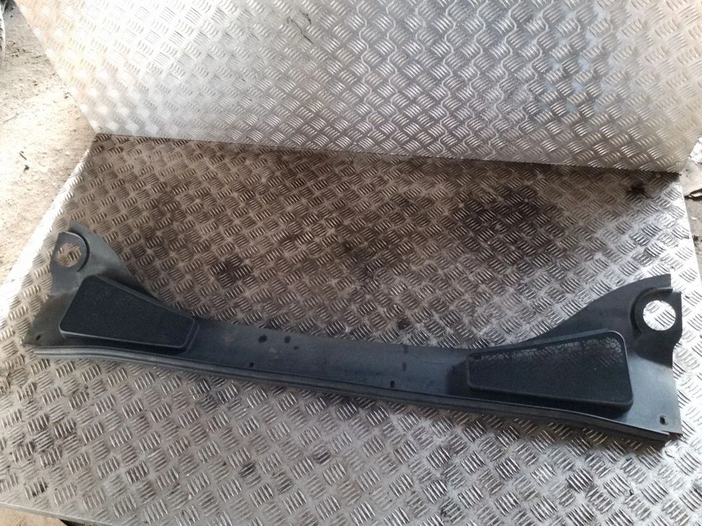 Wiper trim BM51A02216AF