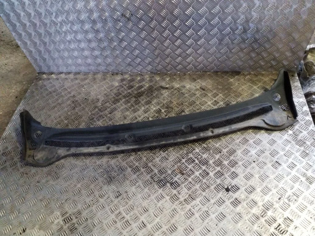 Klaasipuhastite iluliist(id) – Opel Astra J (2010-2015)