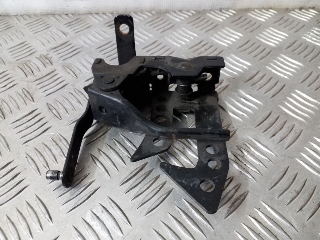 Engine bonnet/hood lock/catch
