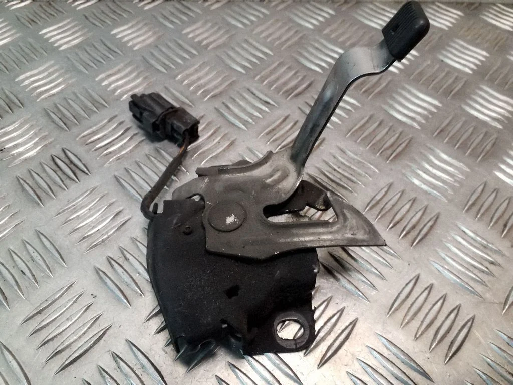 Engine bonnet/hood lock/catch