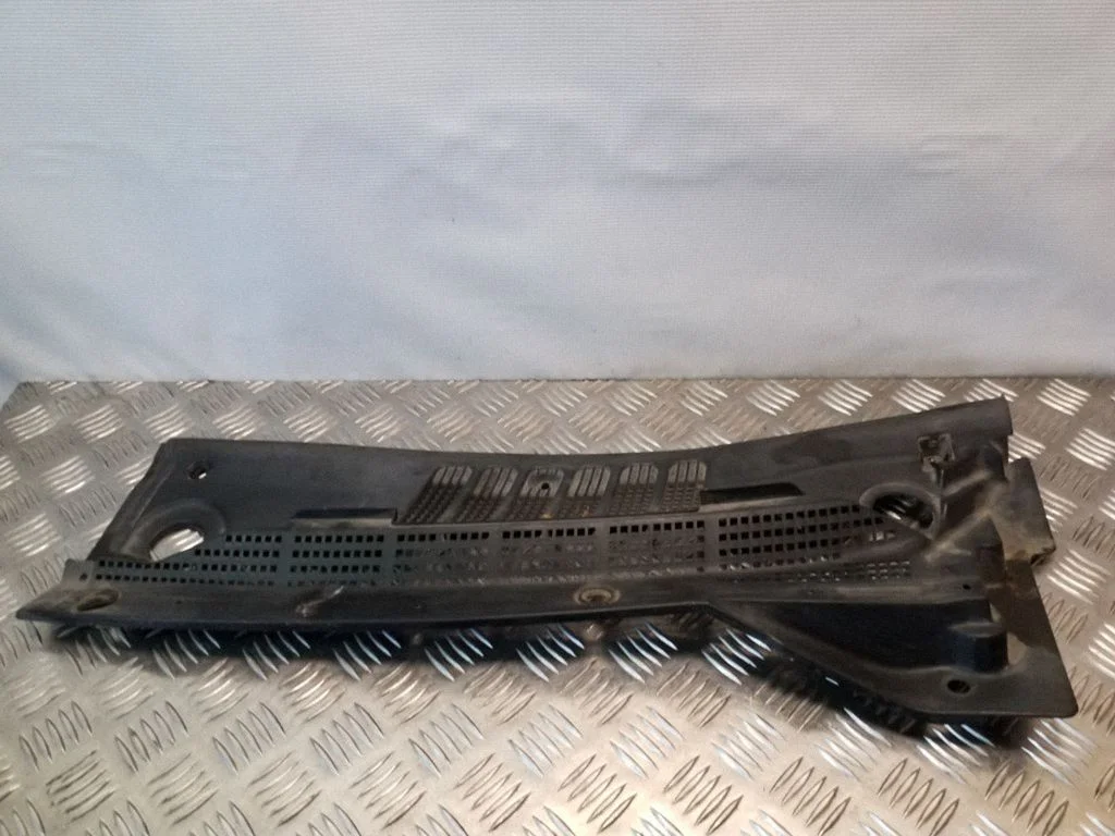 Wiper trim – Nissan Almera N16 (2000-2010)