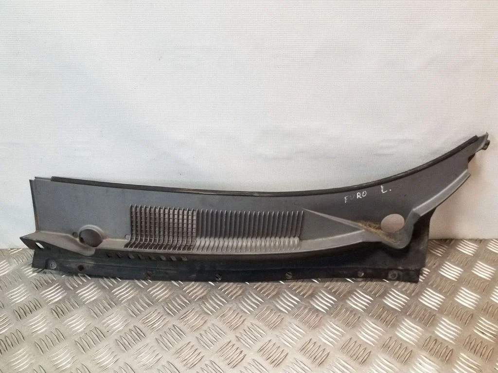 Wiper trim 8615126000