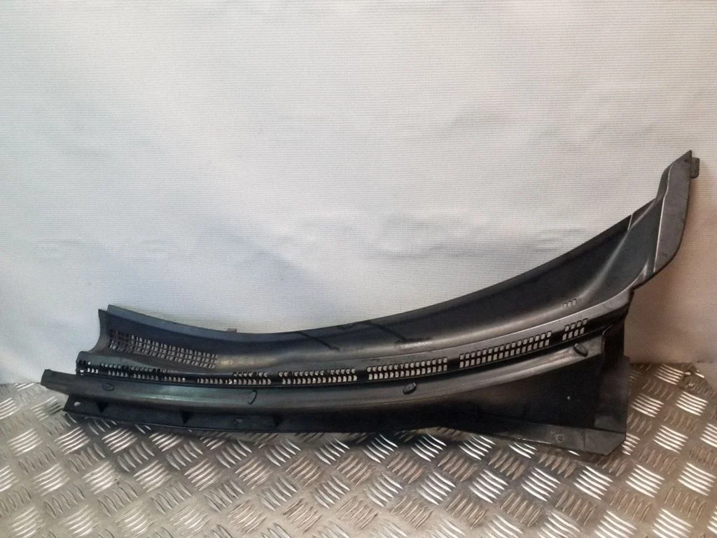 Slotiņu apdare 7405A437