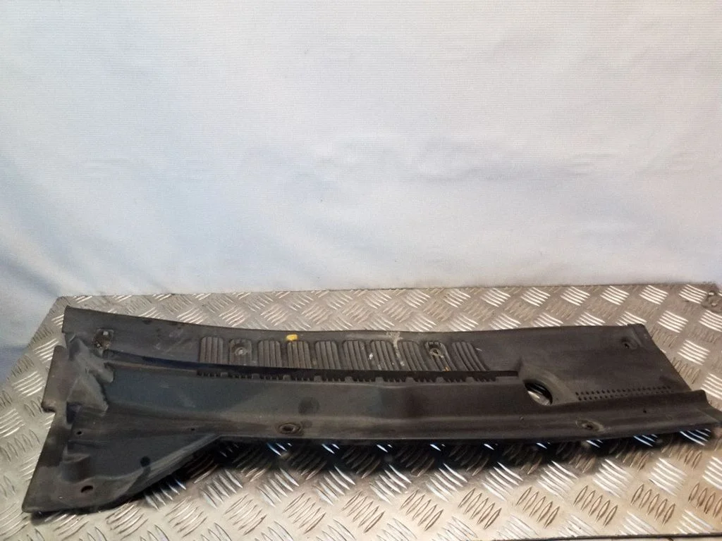 Wiper trim – Nissan Almera N16 (2000-2010)