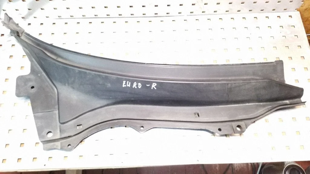 Wiper trim 66862CG000