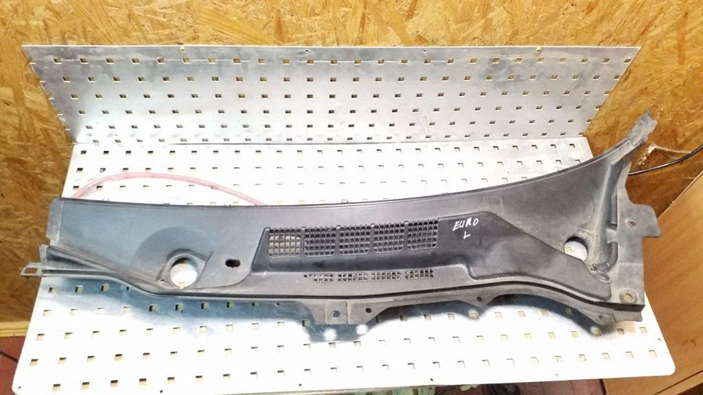 Wiper trim 66863CG000