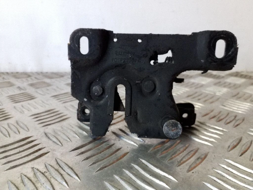 Zamek maski – Audi A4 S4 B5 8D (1999-2000)