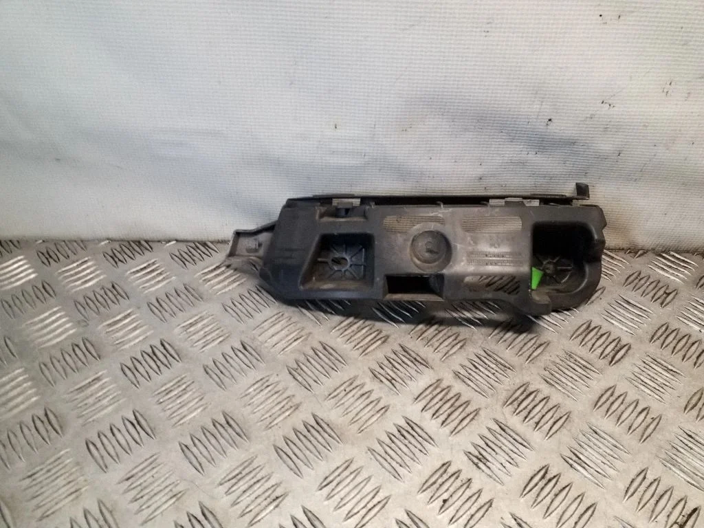 Rear bumper mounting bracket – Skoda Superb B8 (3V) (2015-2024)