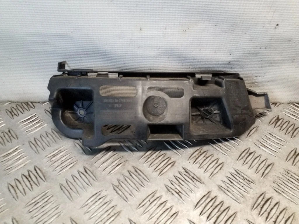 Rear bumper mounting bracket – Skoda Superb B8 (3V) (2015-2024)