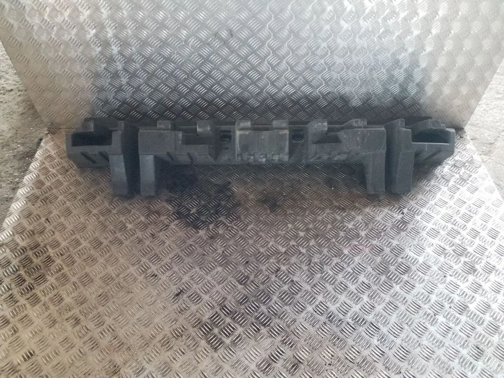 Rear bumper mounting bracket 55157388AB