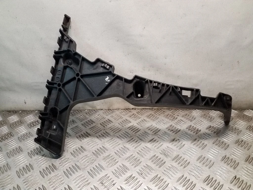 Rear bumper mounting bracket – Audi Q5 SQ5 8R (2008-2017)