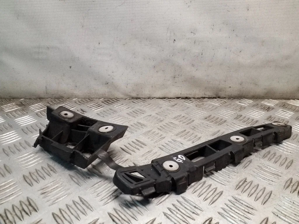 Rear bumper mounting bracket – Opel Meriva B (2010-2016)