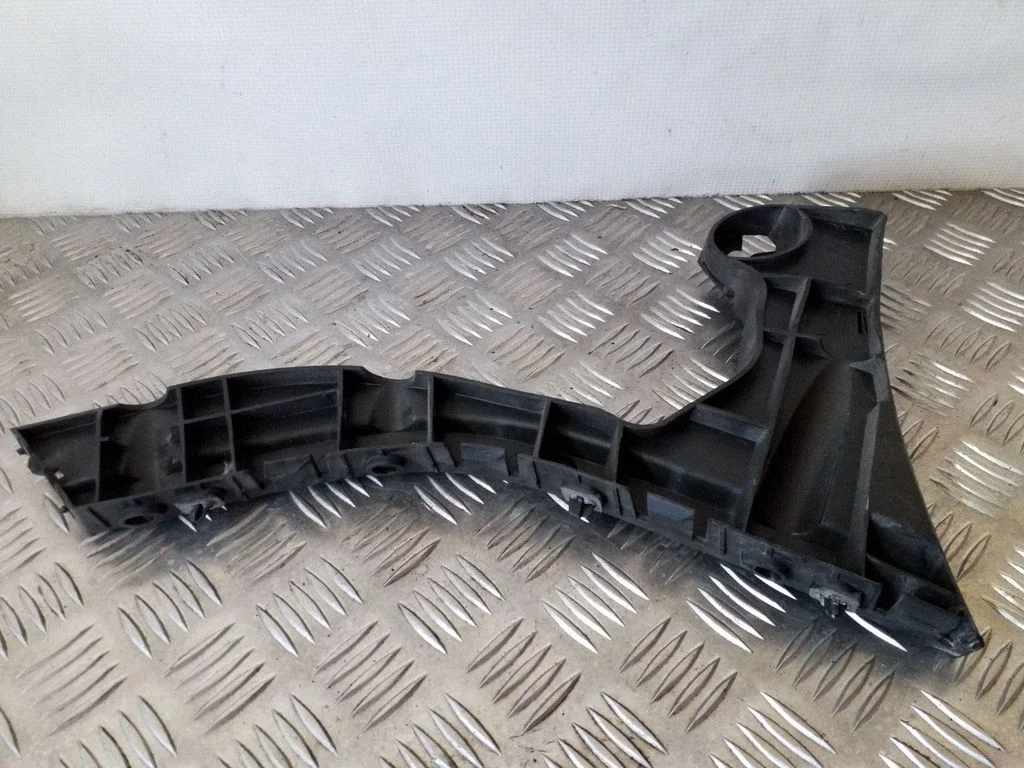 Rear bumper mounting bracket 30764697