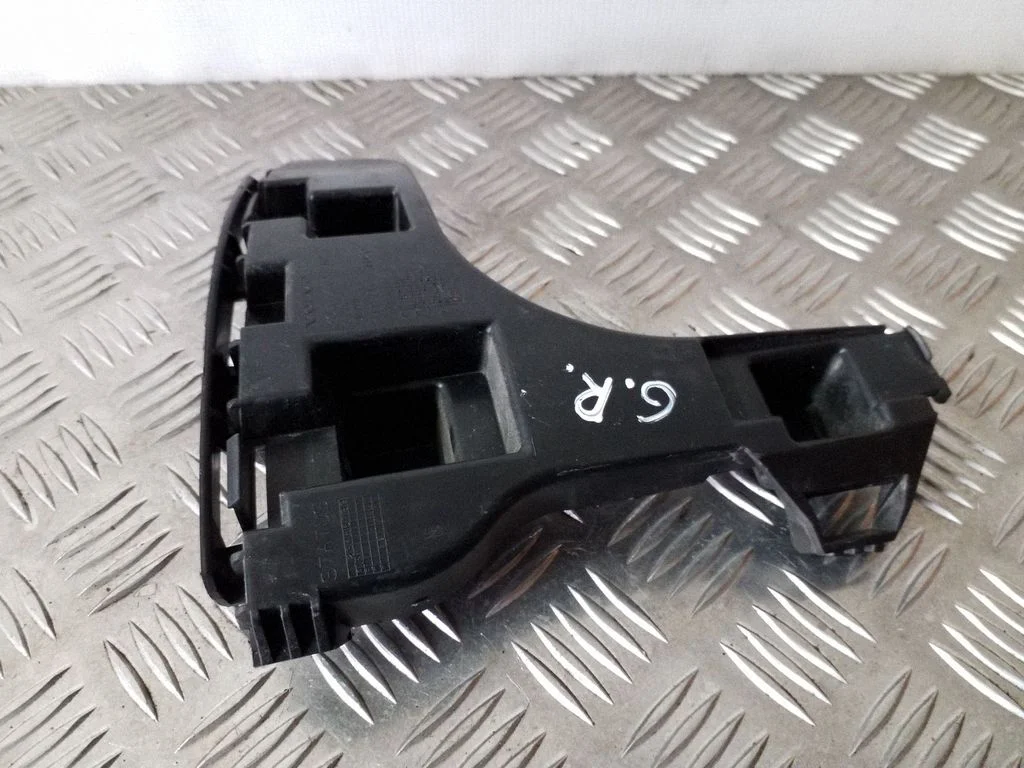 Rear bumper mounting bracket 30763440