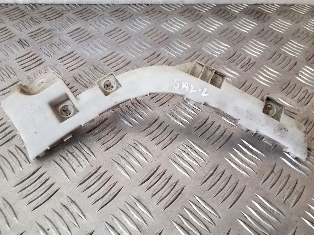 Rear bumper mounting bracket 6410B707