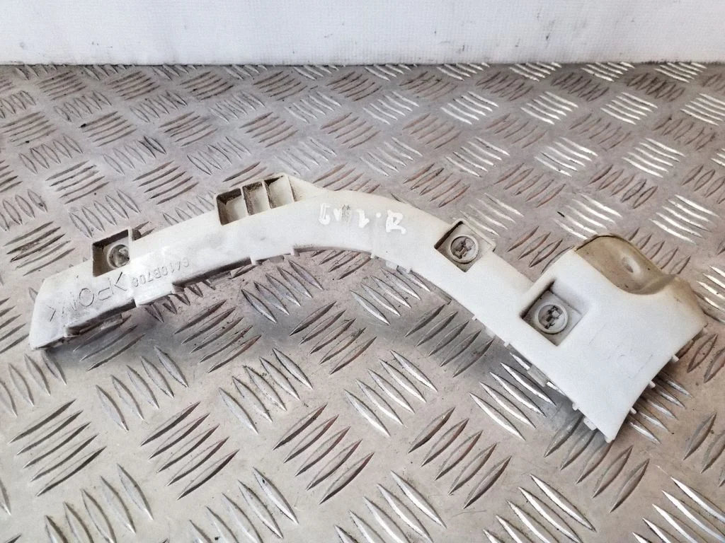 Rear bumper mounting bracket 6410B708