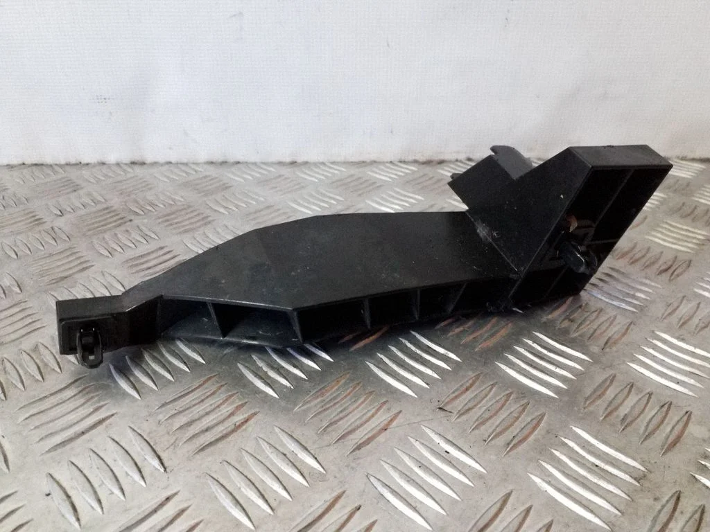 Rear bumper mounting bracket – right