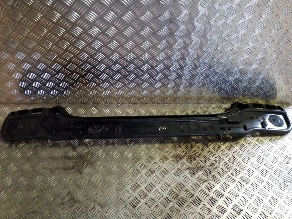 Tagumise kaitseraua kinnitusklamber – BMW 5-seeria E60 E61 (2004-2010)