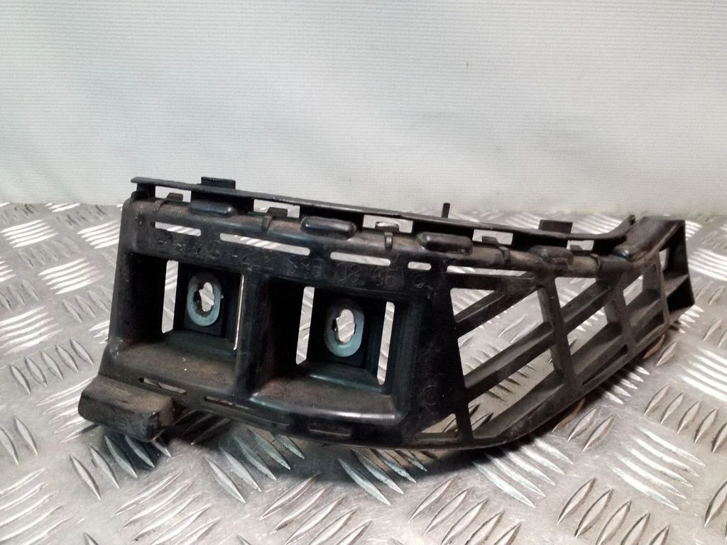 Rear bumper mounting bracket – Mercedes-Benz E-Class W212 (2009-2016)