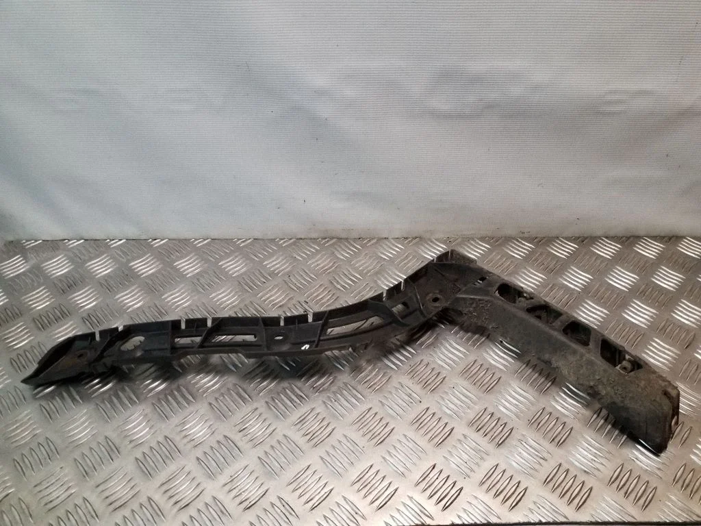 Tagumise kaitseraua kinnitusklamber 8X2317B930AF