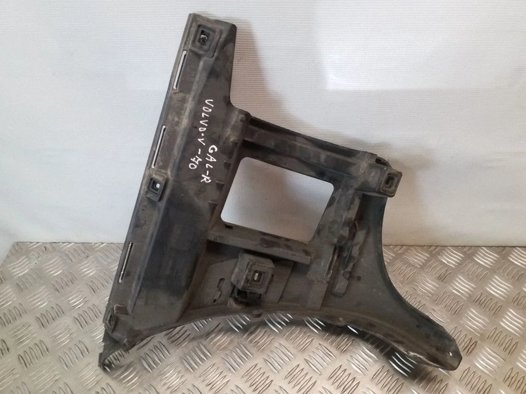 Rear bumper mounting bracket – Volvo V70 (2005-2008)