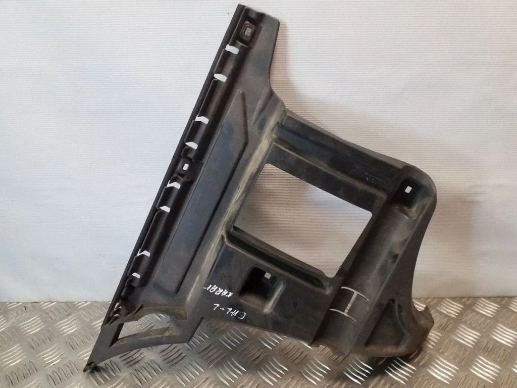 Aizmugurējā bufera turētājs 08693382