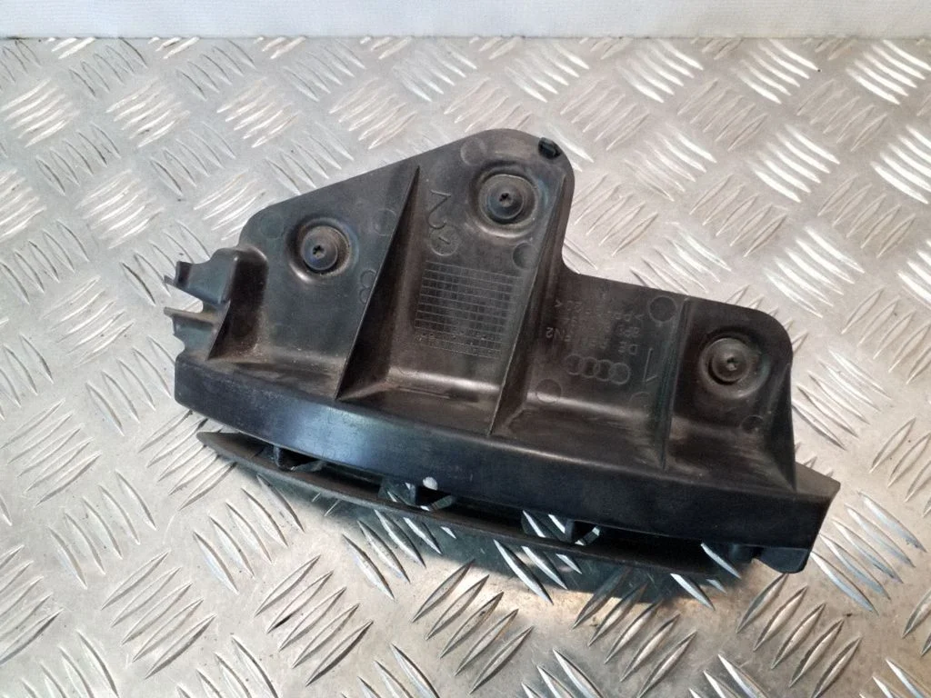 Rear bumper mounting bracket 8P3807394