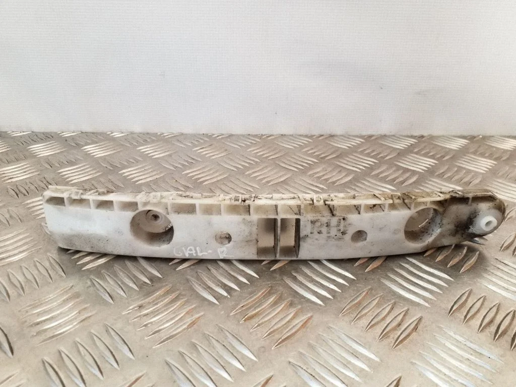 Aizmugurējā bufera turētājs 852281KA0A