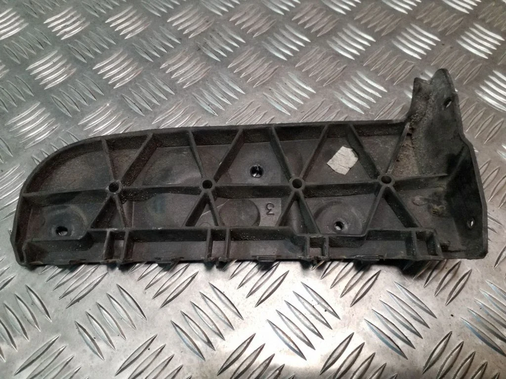 Rear bumper mounting bracket – Audi A4 S4 B6 8E 8H (2001-2005)