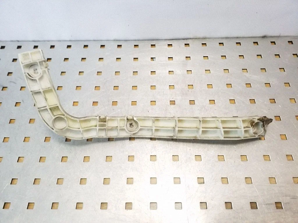 Rear bumper mounting bracket – rear right