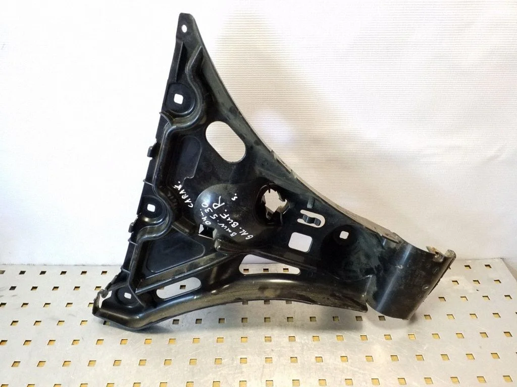 Tagumise kaitseraua kinnitusklamber – BMW 5-seeria E60 E61 (2004-2010)