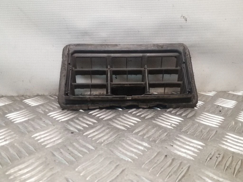 Quarter panel pressure vent 55394330AB