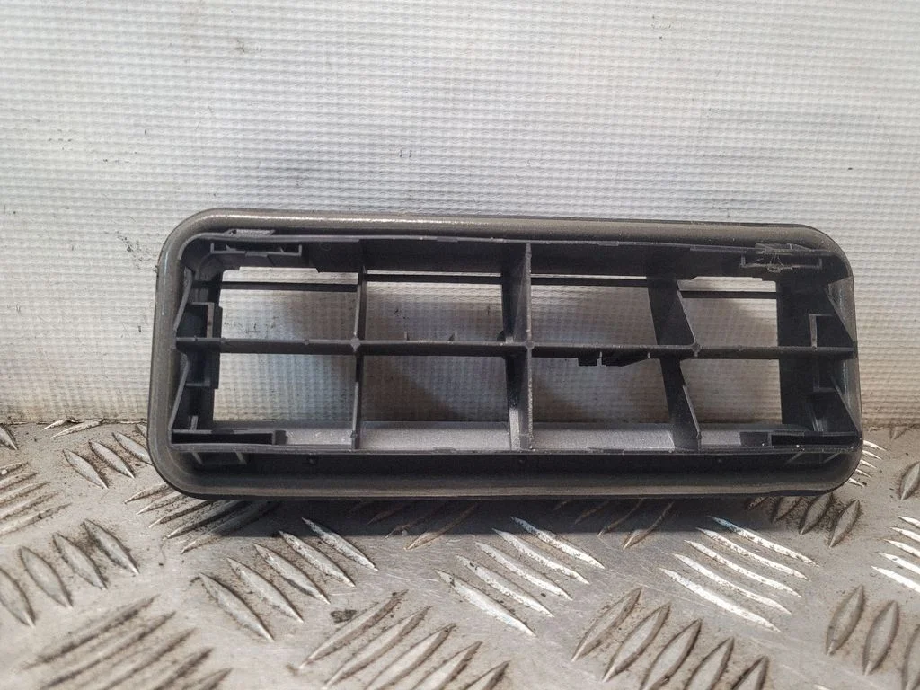 Ventilācijas režģis – Nissan Juke I F15 (2010-2018)