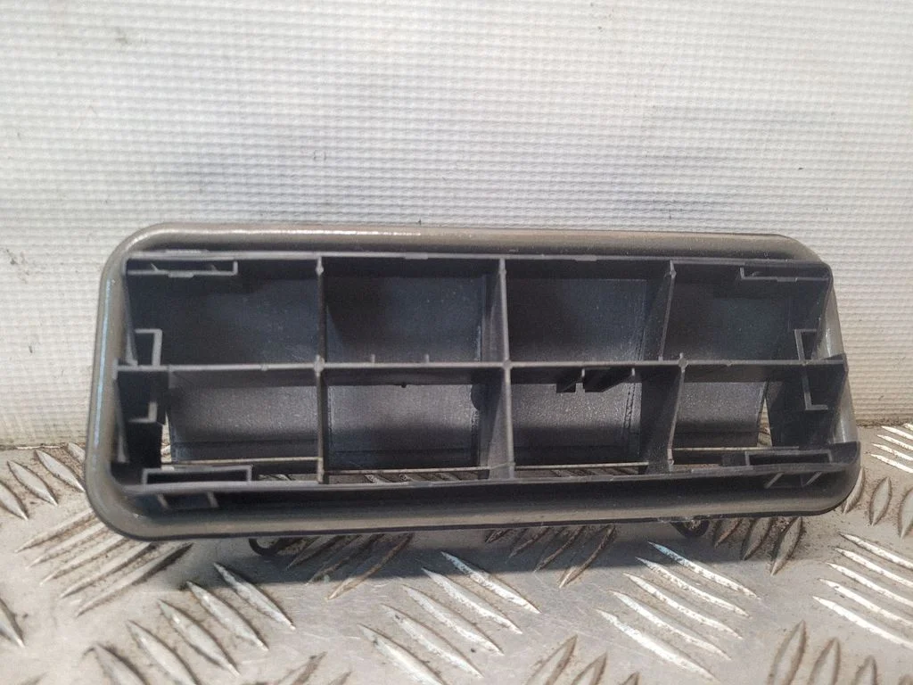 Ventilācijas režģis – Nissan Juke I F15 (2010-2018)