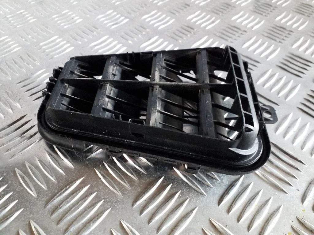 Ventilācijas režģis 4G5819181