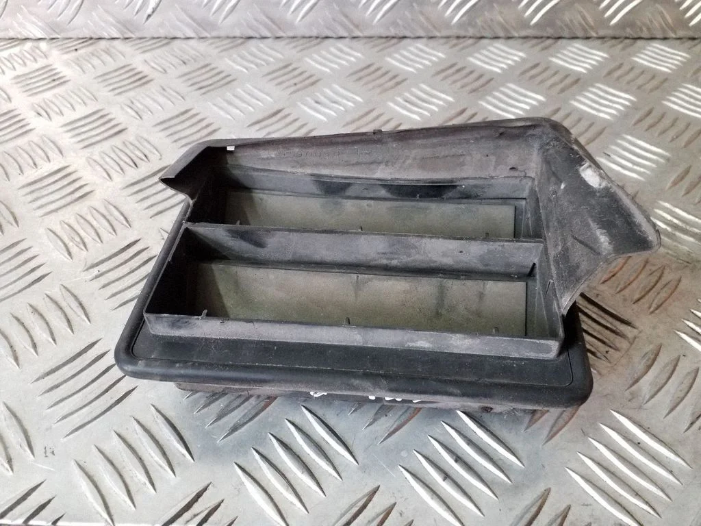 Ventilatsioonirest 05005510AA