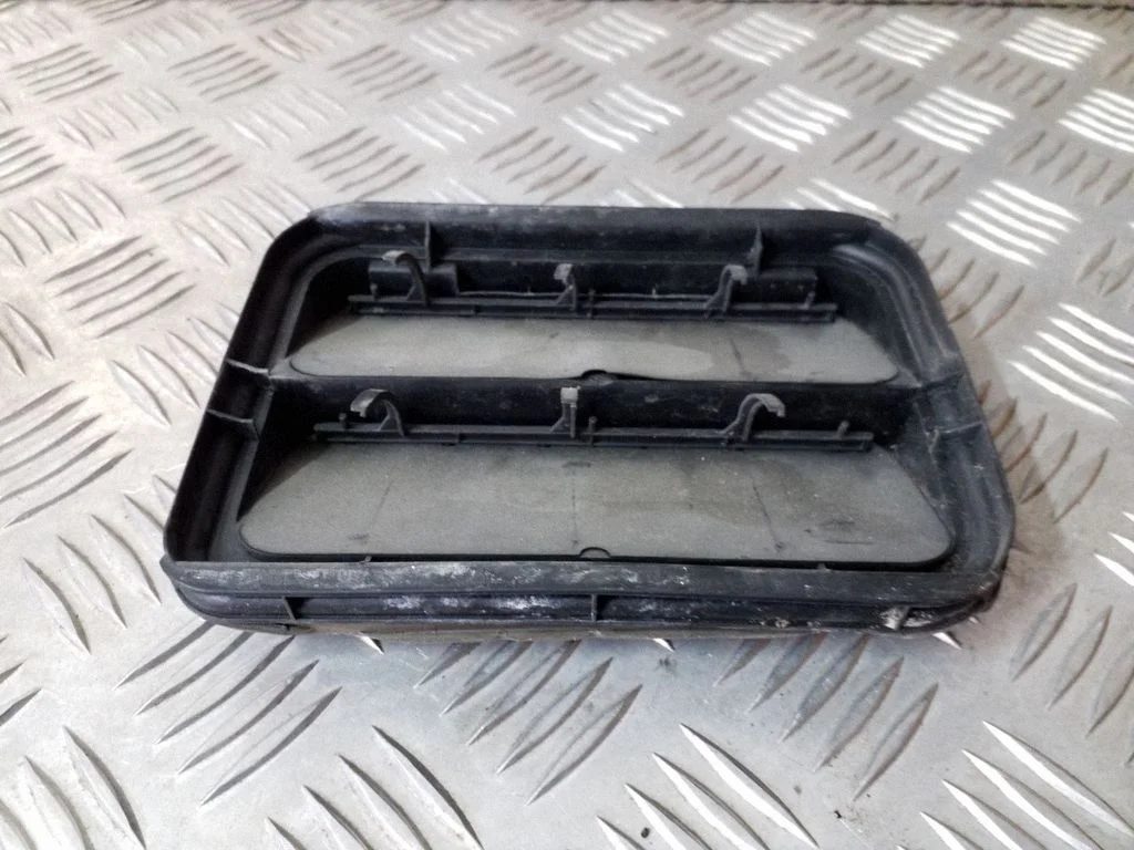 Ventilatsioonirest 7700838358