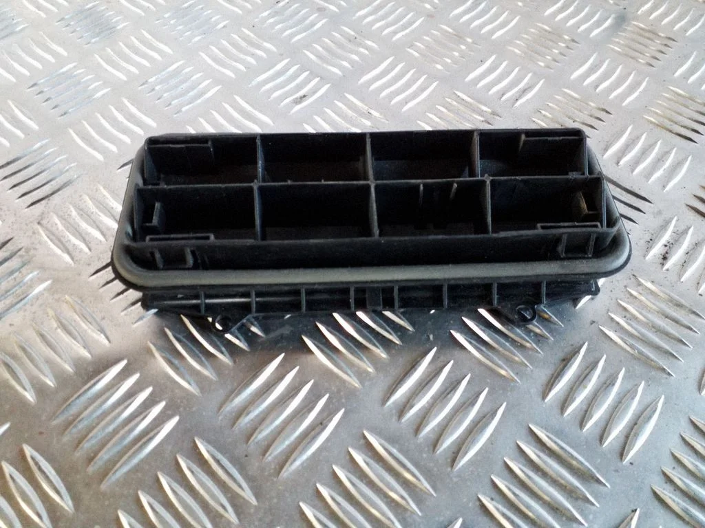 Ventilācijas režģis – Nissan Juke I F15 (2010-2018)