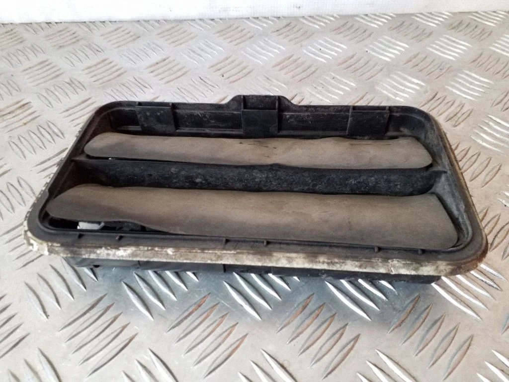 Ventilācijas režģis – KIA Sorento (2010-2014)