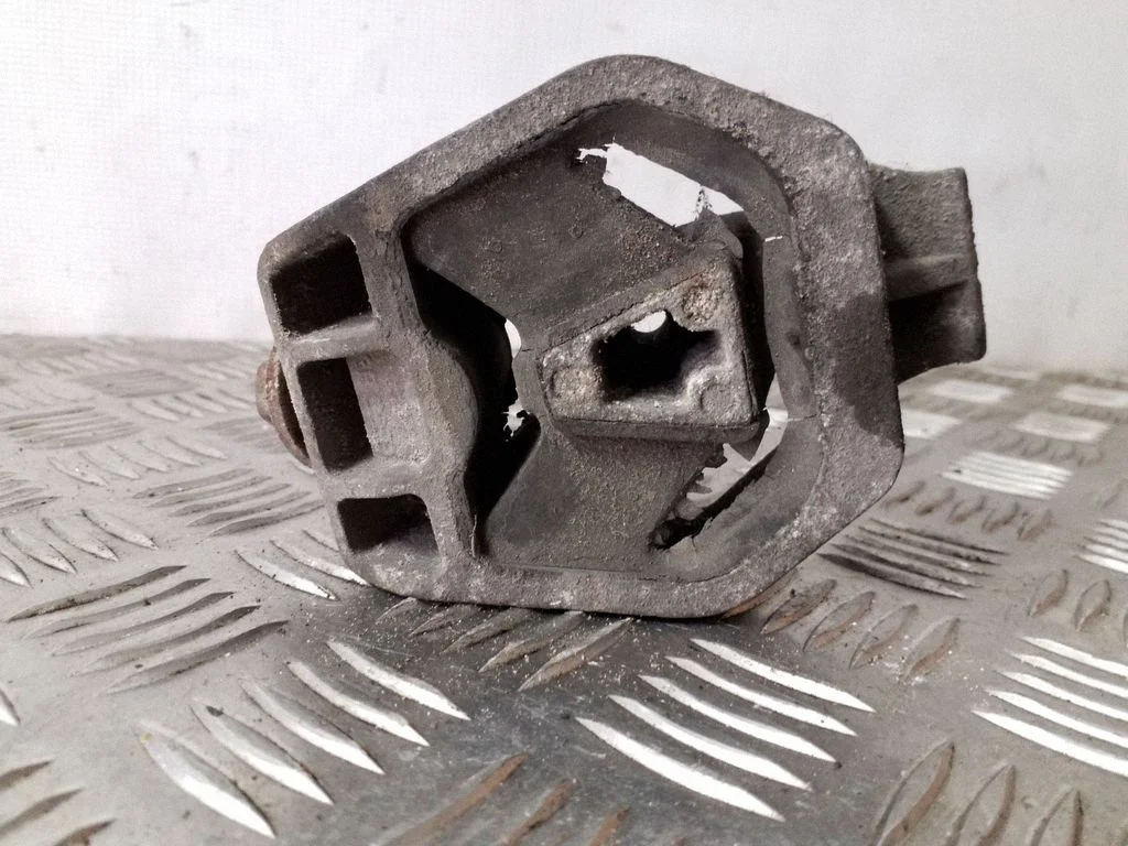 Ātrumkārbas spilvens – Audi A6 S6 C4 4A (1994-1997)