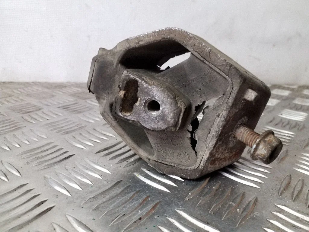 Gearbox mount 4A0399151D