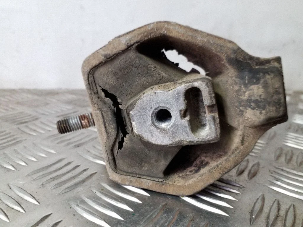 Gearbox mount 4A0399151D