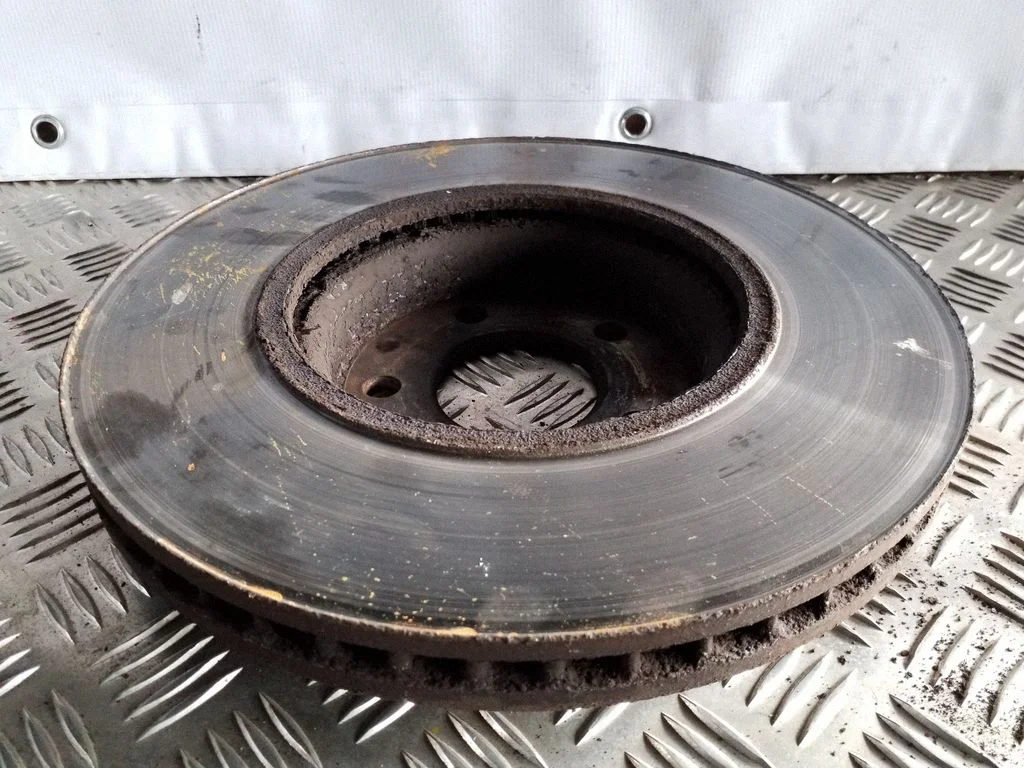 Priekšējais bremžu disks – labā