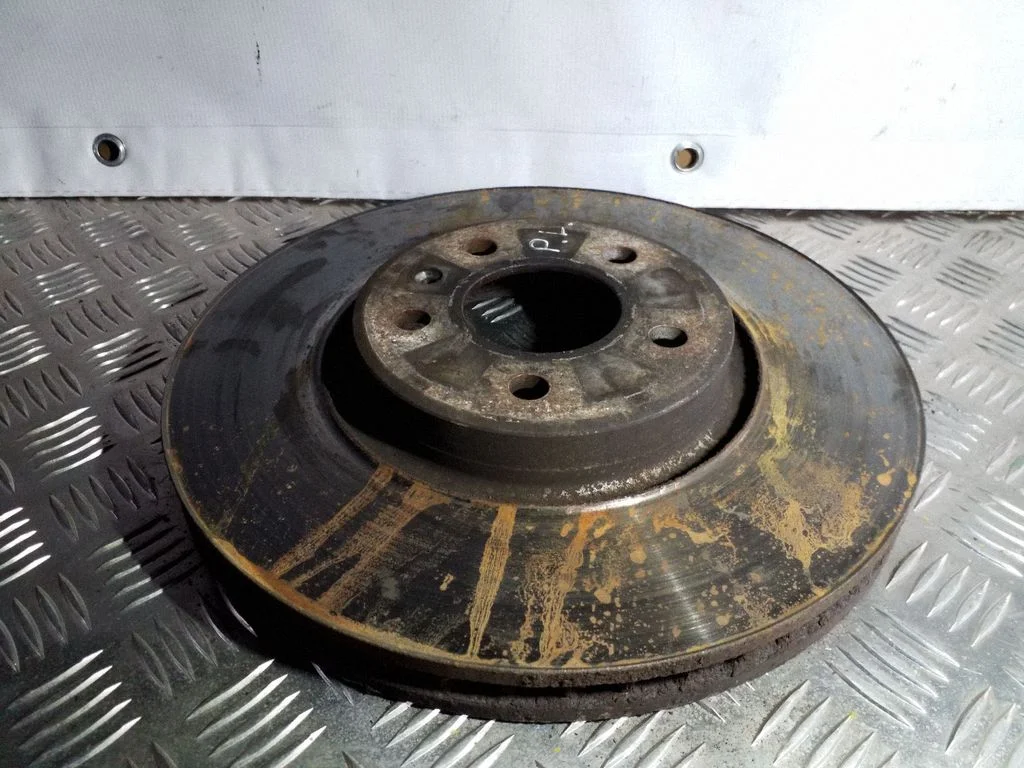 Priekšējais bremžu disks – kreisā