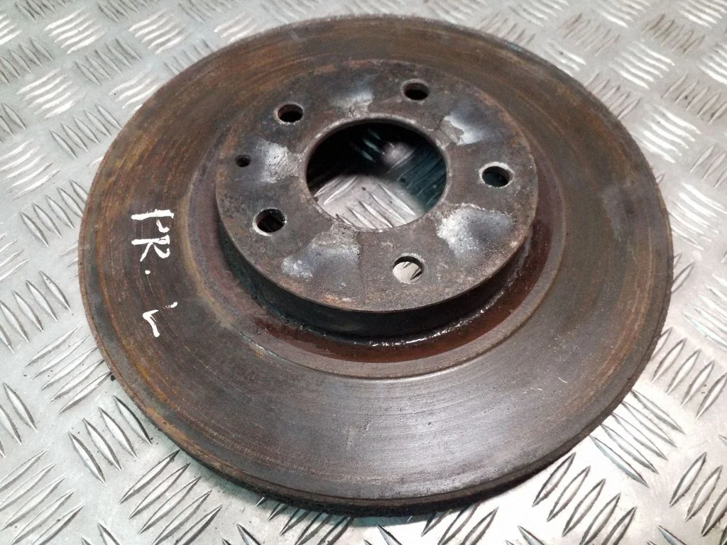 Priekšējais bremžu disks – kreisā