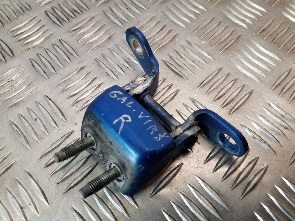 Tailgate/trunk/boot hinge – right