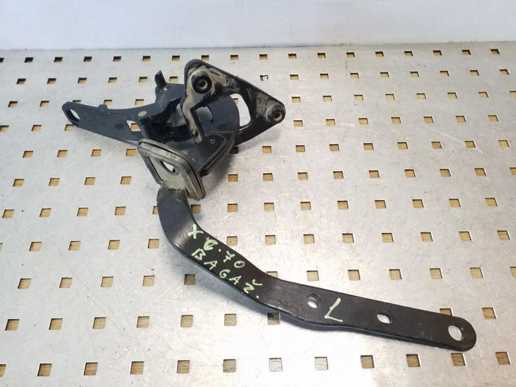 Tailgate/trunk/boot hinge – left