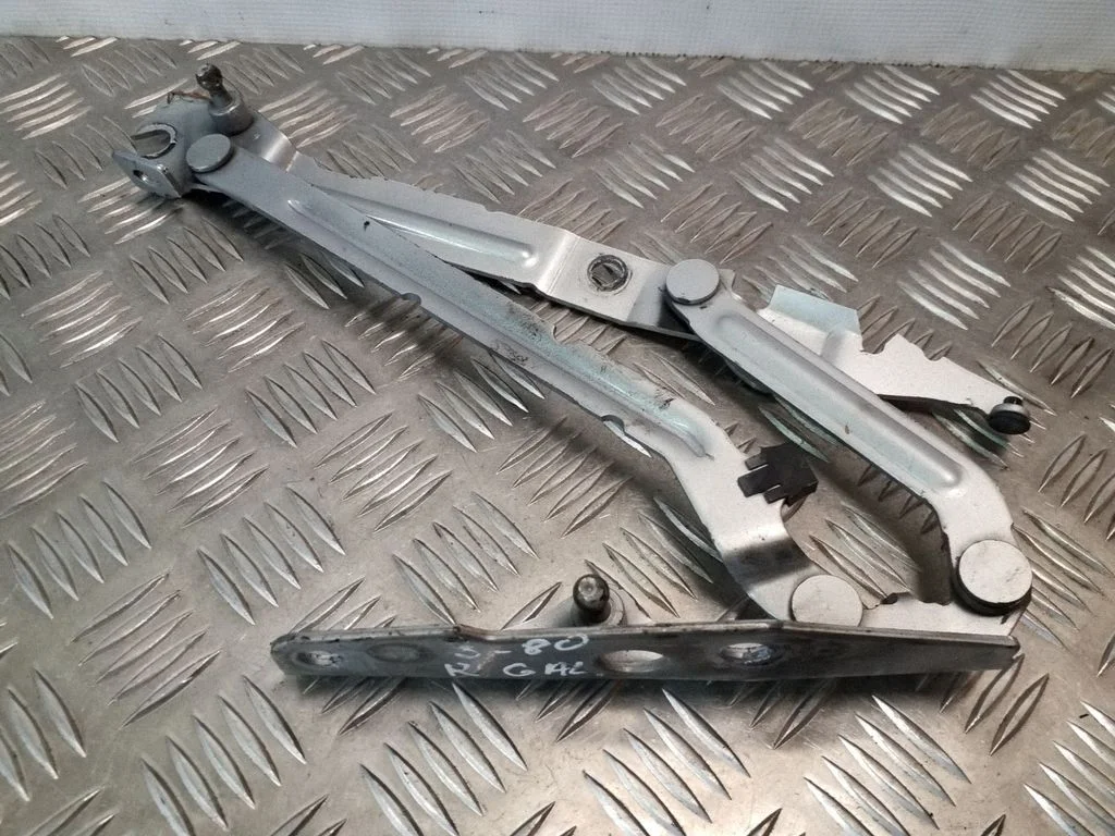 Tailgate/trunk/boot hinge – right