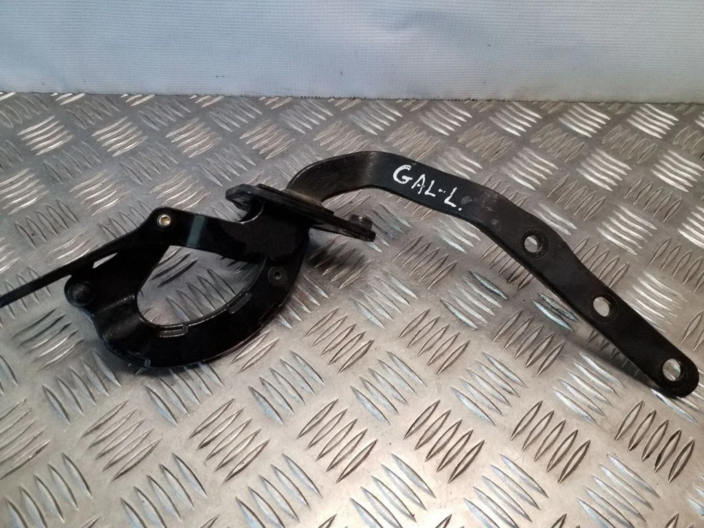 Tailgate/trunk/boot hinge – Volvo V70 (2005-2008)