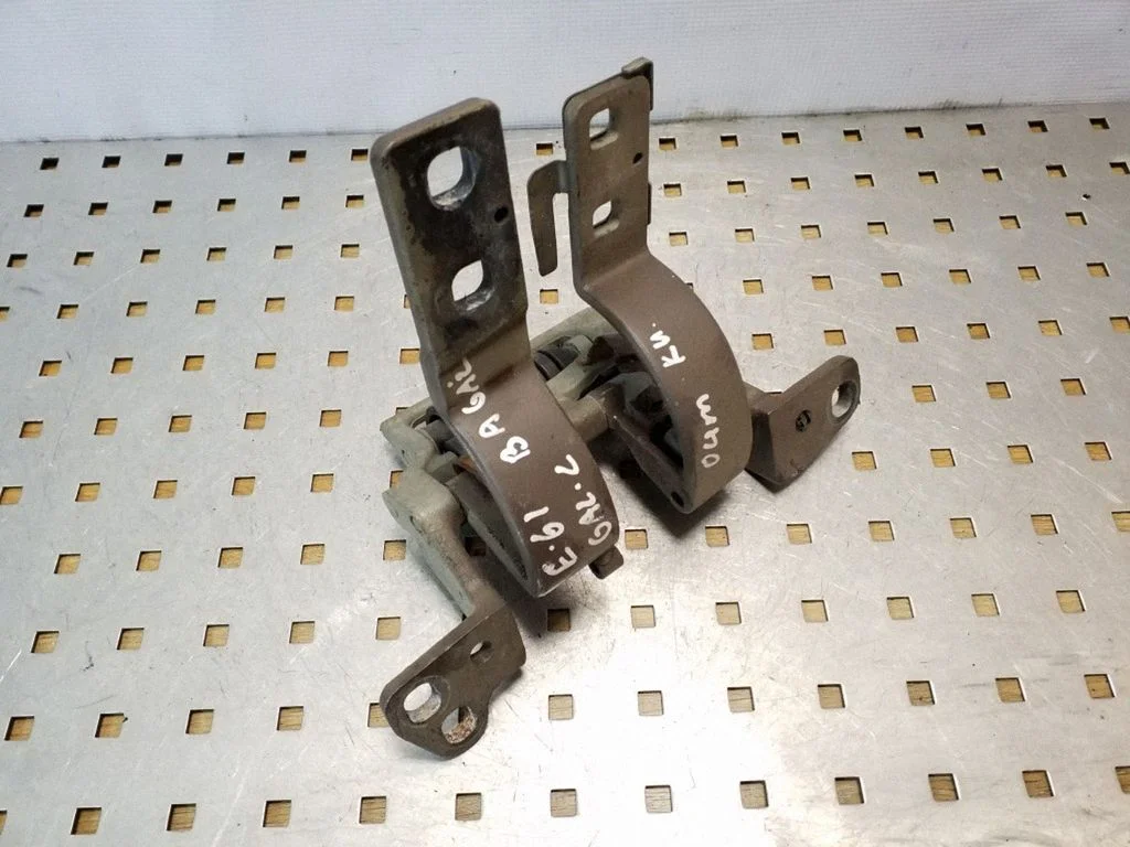 Tailgate/trunk/boot hinge – BMW 5 Series E60 E61 (2004-2010)
